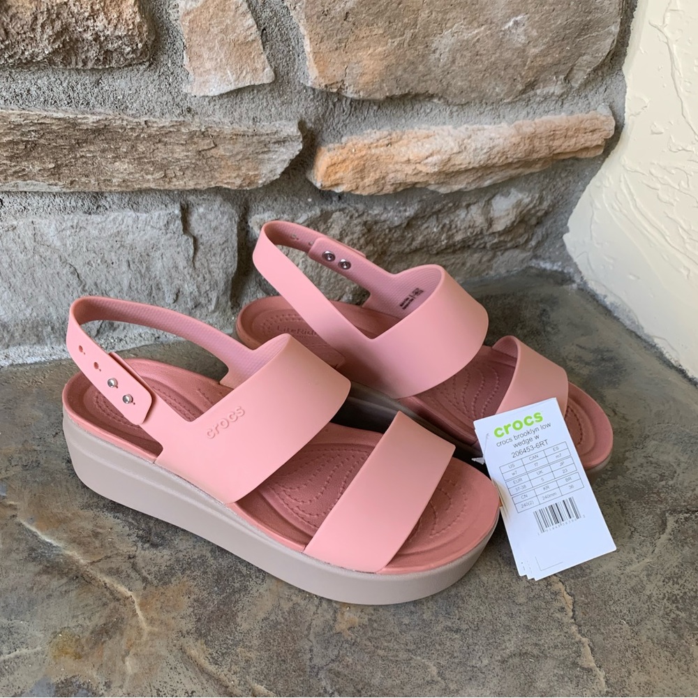 WOMEN’S CROCS BROOKLYN LOW WEDGE Size 7